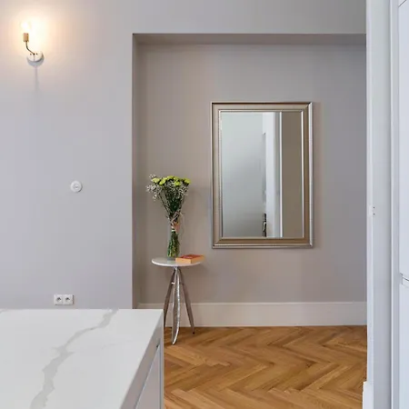 Old Town Heart Xviii - Downtown Luxury Apartment Warsaw